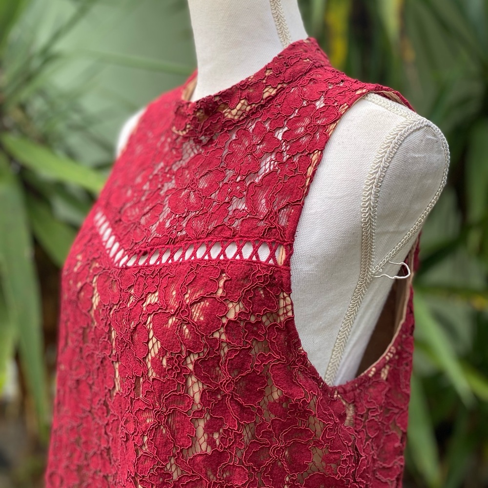Red Nude Lace Sleeveless Blouse